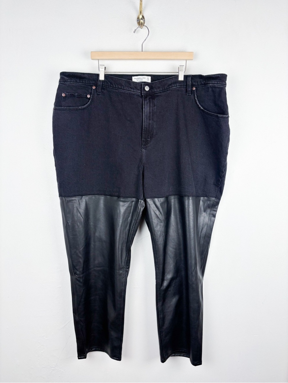 Abercrombie & Fitch The 90s Straight Ultra High Rise Black Jeans Sz 37/24
